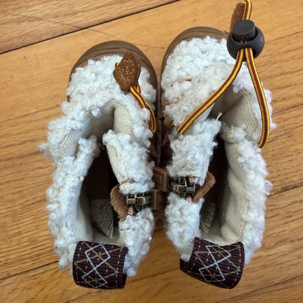 UGG Brown and Cream Kids Boots size 5 - Picture 6 of 8
